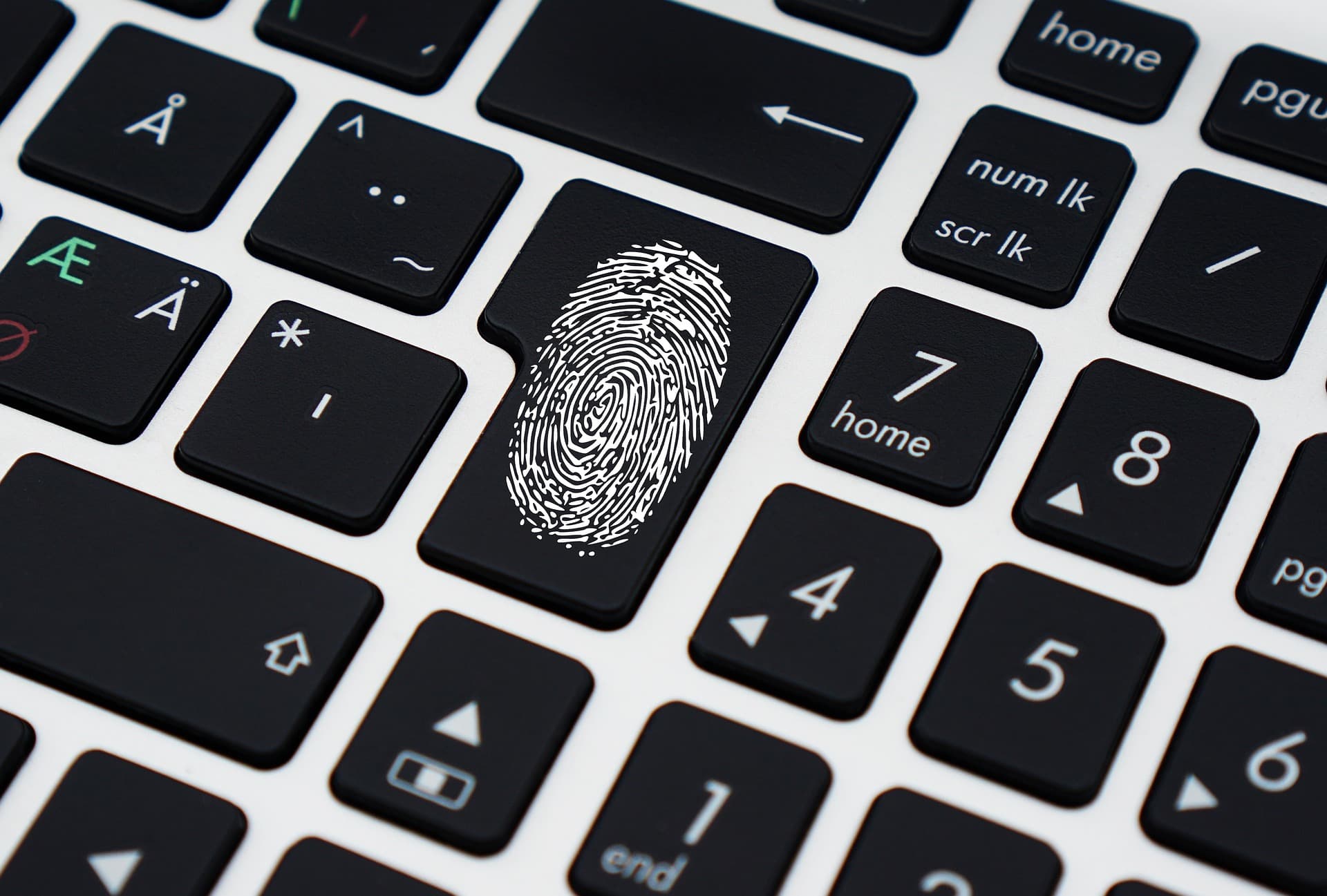 Fingerabdruck auf Tastatur